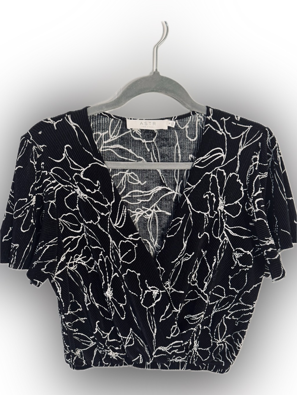 ASTR The Label Black & White Floral Crop Length Blouse | Size Small